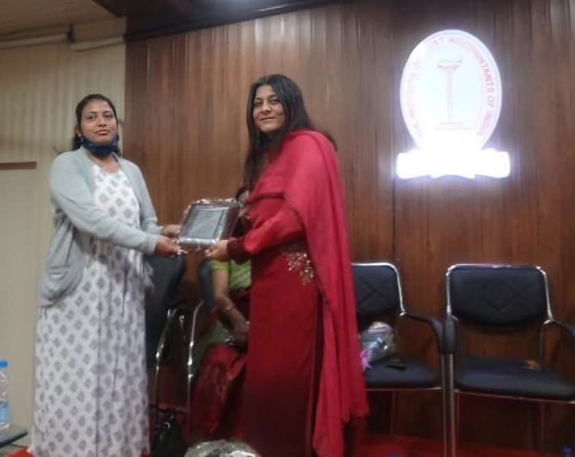 Award ceremony at institute